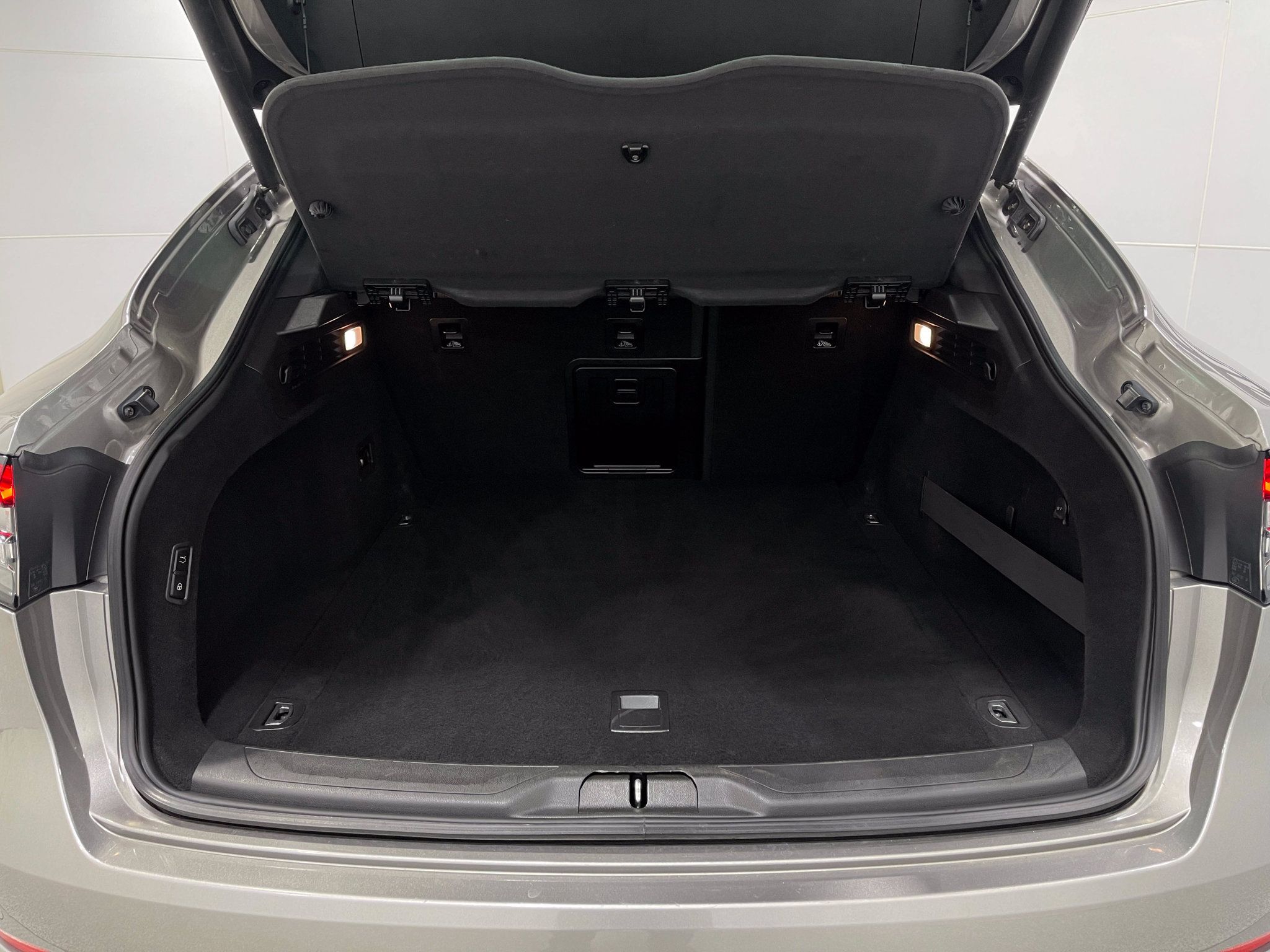 Used 2021 Maserati Levante AWD/4WD image 26