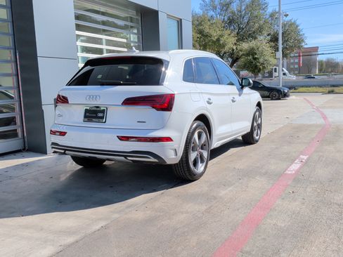 Used 2023 Audi Q5 2.0T Premium w/ Convenience Package image 10