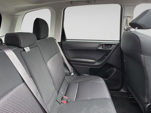 Used 2018 Subaru Forester 2.5i Premium w/ All-Weather Package image 11