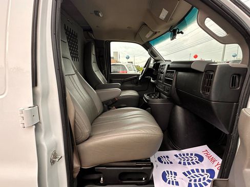 Used 2018 Chevrolet Express 2500 Extended RWD image 24