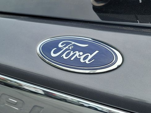 Used 2022 Ford Explorer Limited w/ Equipment Group 301A AWD/4WD image 7