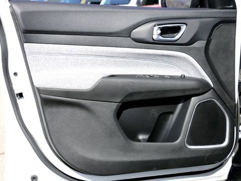 New 2026 Jeep Compass Latitude image 16