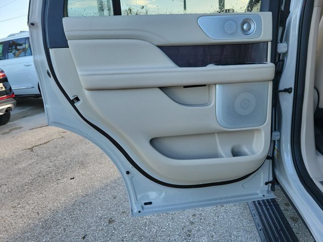 Certified 2021 Lincoln Navigator Reserve w/ Luxury Package AWD/4WD image 14