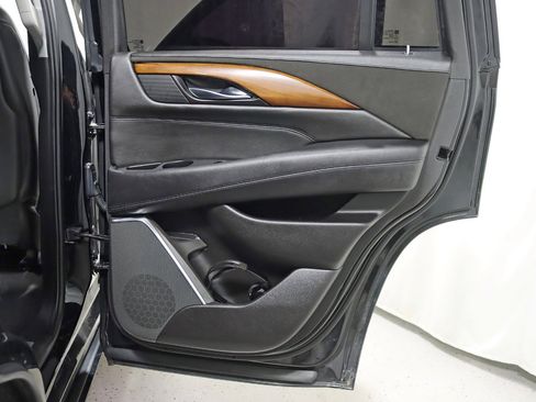 Used 2016 Cadillac Escalade Premium image 39