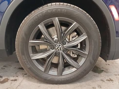 Used 2022 Volkswagen Tiguan SE AWD/4WD image 36
