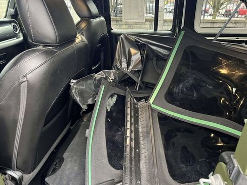 Used 2022 Jeep Wrangler Unlimited Sahara image 13