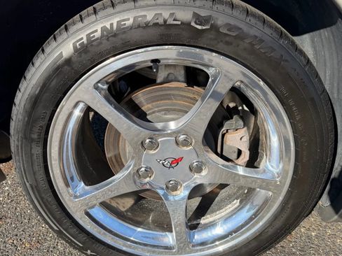 Used 2001 Chevrolet Corvette Coupe w/ Preferred Equipment Group1 image 35