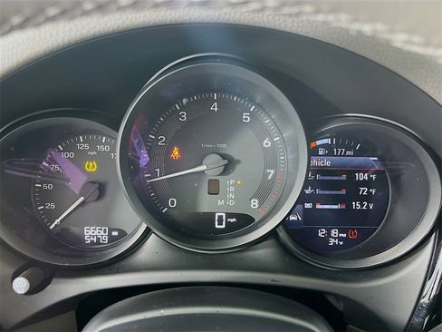 Certified 2025 Porsche Macan image 13