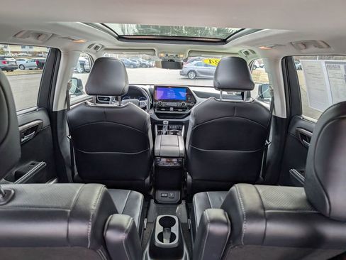 Used 2024 Toyota Highlander Platinum image 14