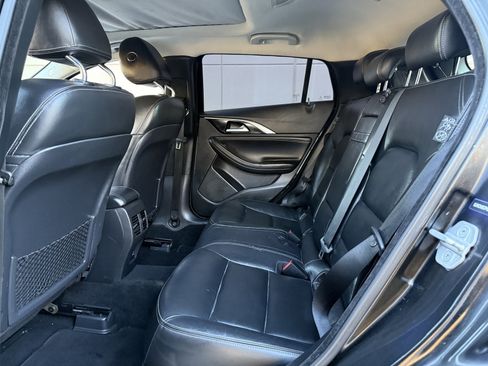 Used 2018 INFINITI QX30 Premium w/ Navigation Package image 38