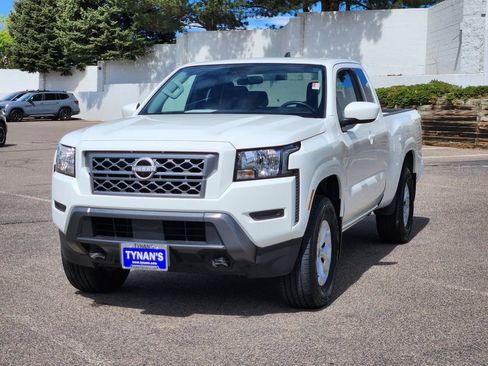 Used 2024 Nissan Frontier SV AWD/4WD image 3