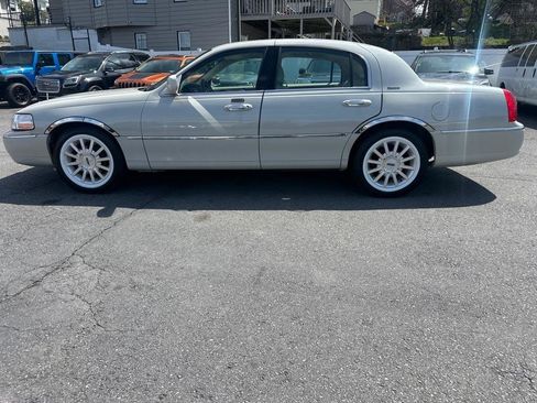 Used 2007 Lincoln Town Car Signature RWD image 7