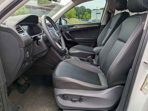 Certified 2024 Volkswagen Tiguan SE FWD image 16