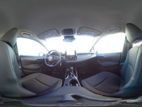 Used 2025 Toyota Corolla LE image 38