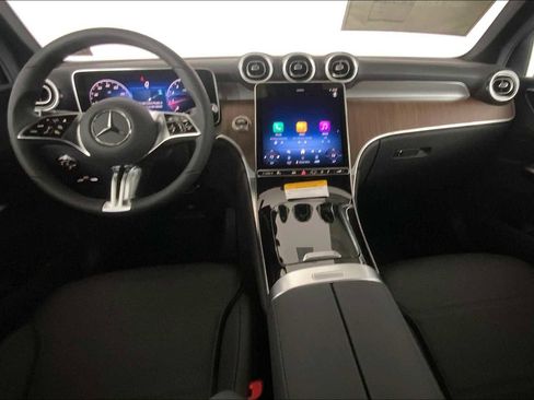 Used 2025 Mercedes-Benz GLC 300 4MATIC image 8