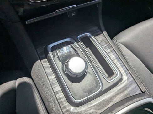 Used 2020 Chrysler 300 Touring AWD/4WD image 19