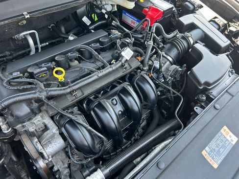 Used 2016 Ford Fusion SE FWD image 10