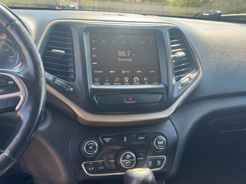 Used 2016 Jeep Cherokee Limited FWD image 25