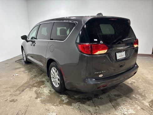 Used 2017 Chrysler Pacifica LX image 12