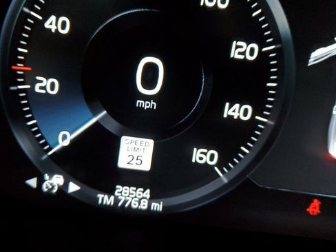 Used 2019 Volvo S60 T6 Inscription image 13