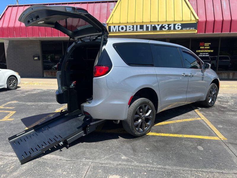 Used 2018 Chrysler Pacifica Touring Plus w/ S Appearance Package FWD image 61