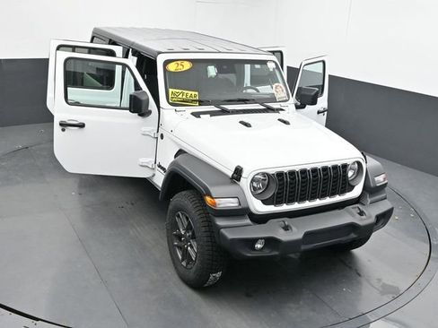 Used 2025 Jeep Wrangler Sport S image 57