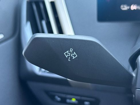 Used 2025 BMW iX xDrive50 w/ Premium Package image 31