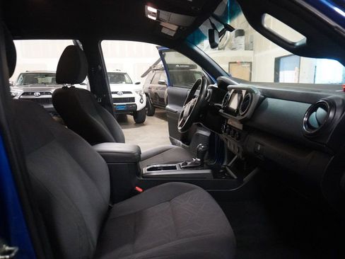 Used 2016 Toyota Tacoma TRD Sport image 6