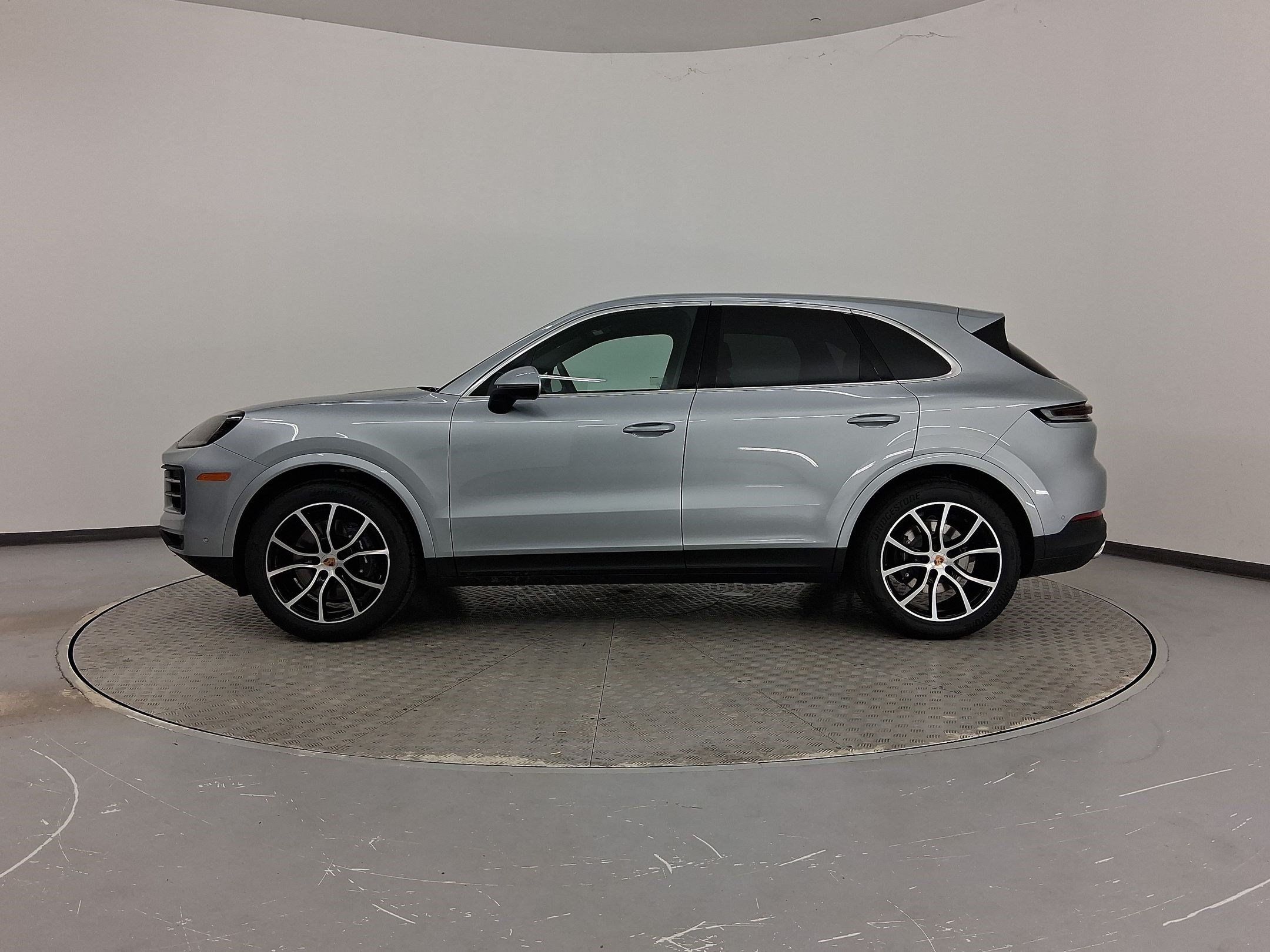 Used 2026 Porsche Cayenne AWD/4WD image 2