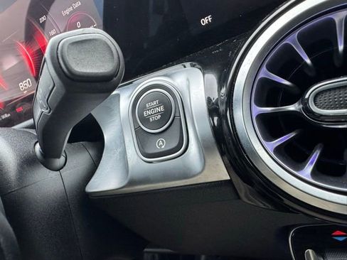 Used 2024 Mercedes-Benz GLB 250 4MATIC image 26