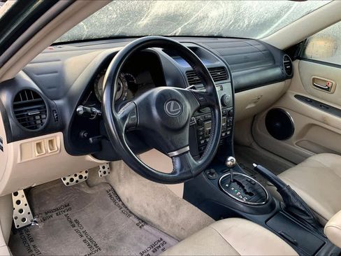 Used 2002 Lexus IS 300 SportCross image 16