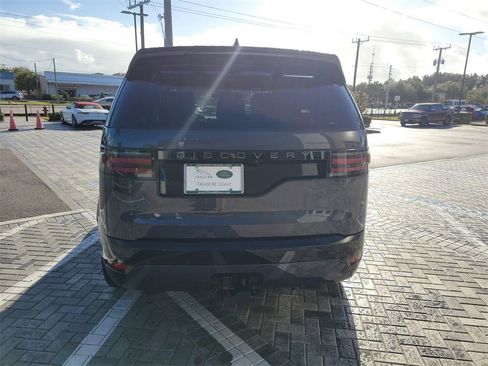 New 2025 Land Rover Discovery Dynamic SE image 4