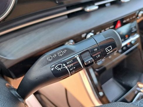 Used 2024 Kia Carnival EX FWD image 10