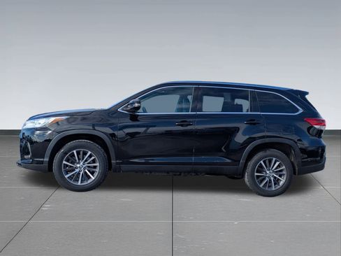 Used 2019 Toyota Highlander XLE image 3