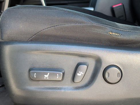 Used 2017 Toyota 4Runner SR5 AWD/4WD image 10