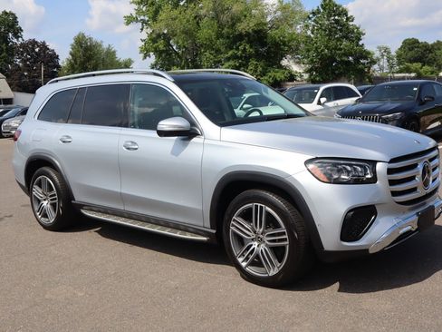 Used 2024 Mercedes-Benz GLS 450 4MATIC image 3