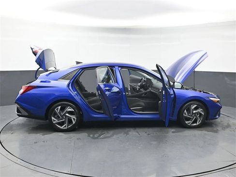 Used 2024 Hyundai Elantra SEL w/ Convenience Package image 51