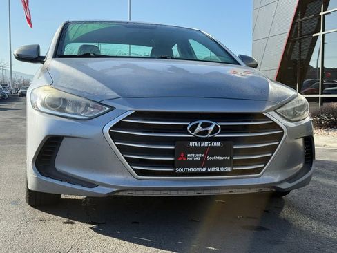 Used 2017 Hyundai Elantra SE image 28