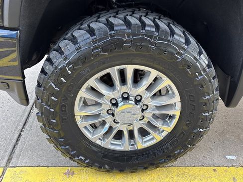 Used 2023 Chevrolet Silverado 2500 High Country w/ Z71 Off-Road Package image 13