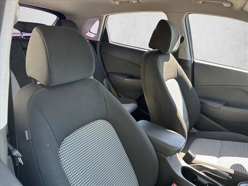 Used 2023 Hyundai Kona SE w/ Cargo Package image 30