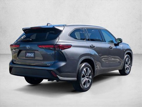 Used 2022 Toyota Highlander XLE image 5