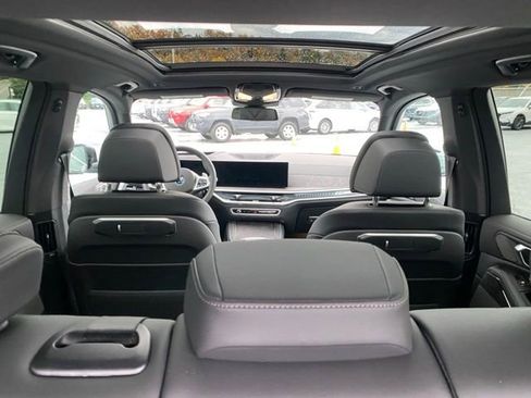 Used 2026 BMW X5 xDrive40i w/ M Sport Package image 12