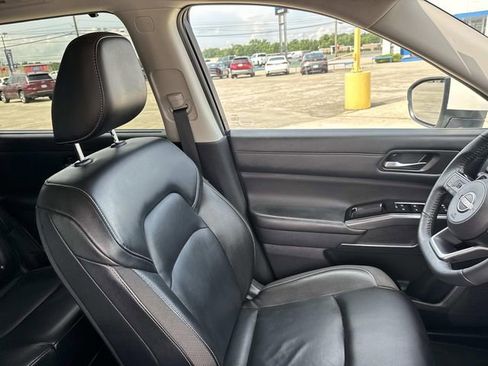 Used 2023 Nissan Pathfinder SL w/ Lighting Package (N92) FWD image 25