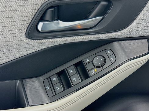 Used 2023 Nissan Rogue SV image 15