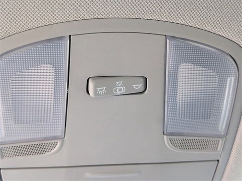 Used 2022 Hyundai Ioniq SE image 17