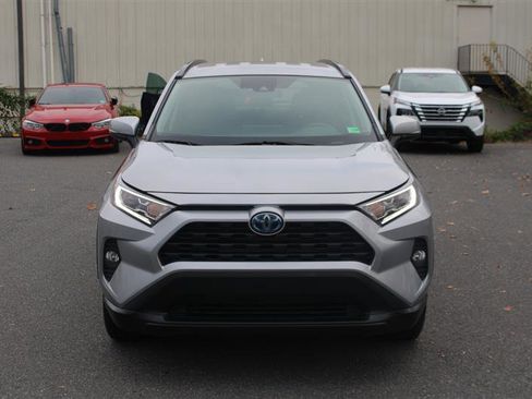 Used 2020 Toyota RAV4 XLE image 3