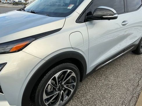 Used 2022 Chevrolet Bolt EUV Premier w/ Sun & Sound Package image 15
