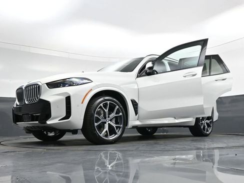Used 2026 BMW X5 xDrive40i w/ M Sport Package AWD/4WD image 41