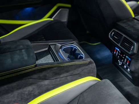 Used 2024 Lamborghini Urus Performante AWD/4WD image 30