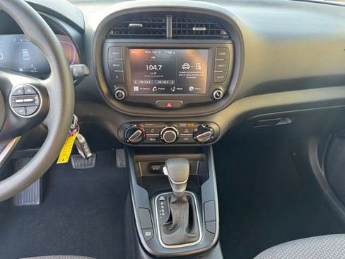 Certified 2025 Kia Soul LX image 18